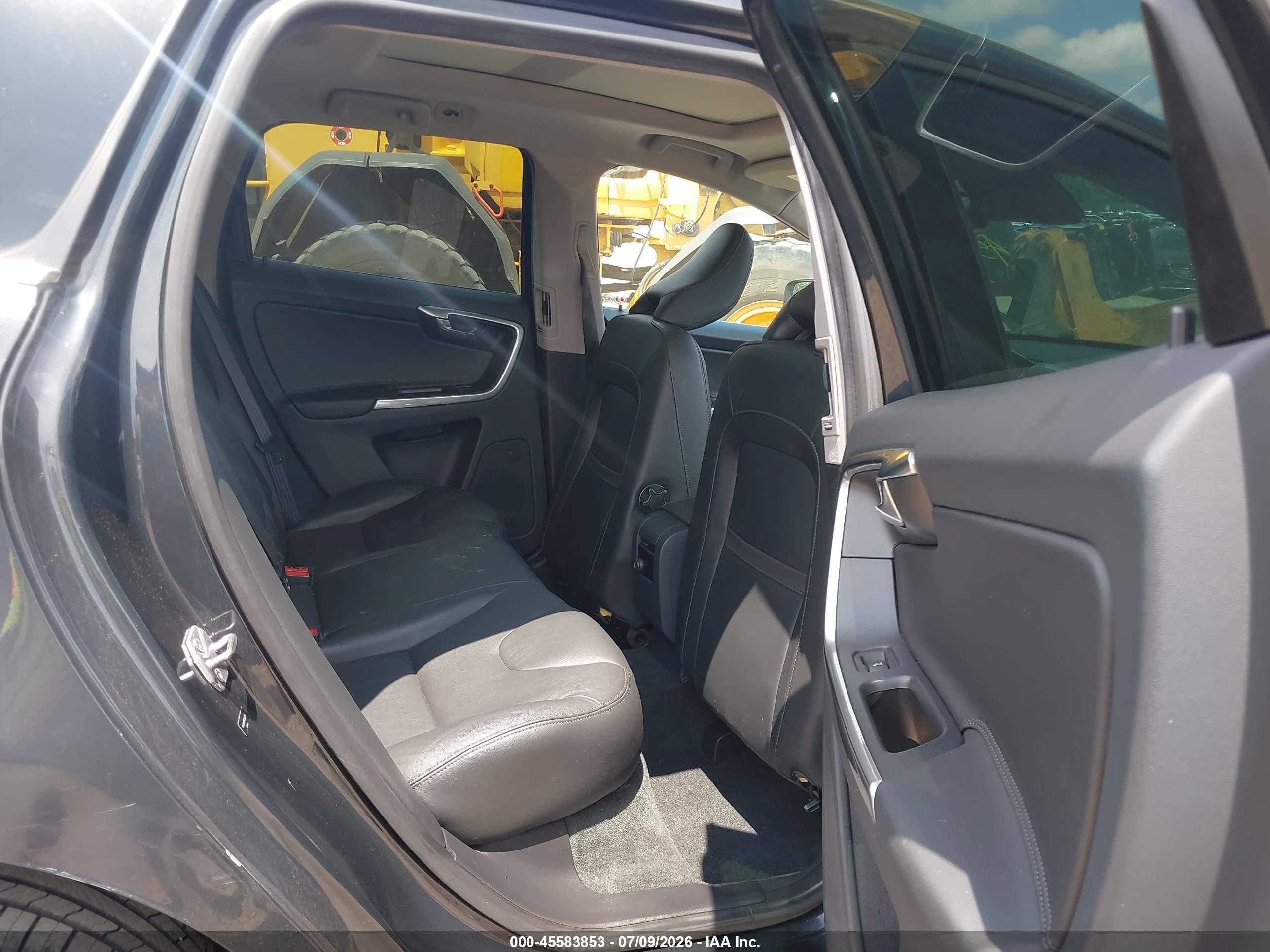 2015 Volvo Xc60 T5 Platinum Gray vin: YV426MDD6F2604741