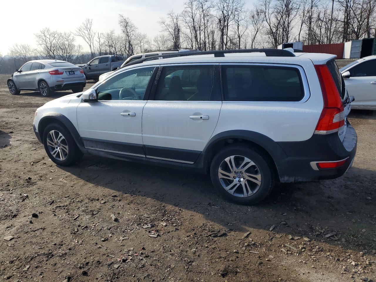 2015 Volvo Xc70 T5 Premier+ White vin: YV440MBC8F1200625