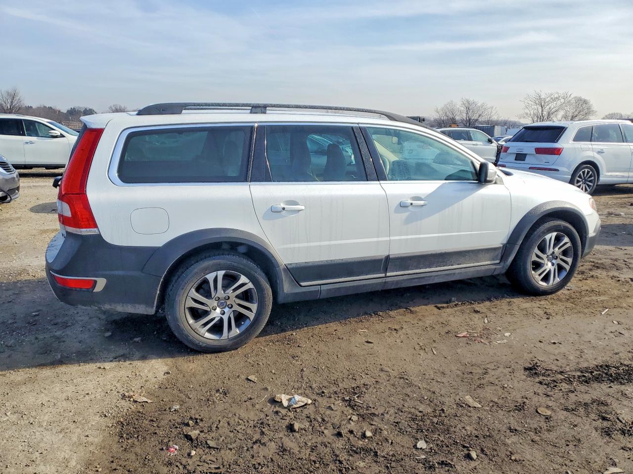 2015 Volvo Xc70 T5 Premier+ White vin: YV440MBC8F1200625