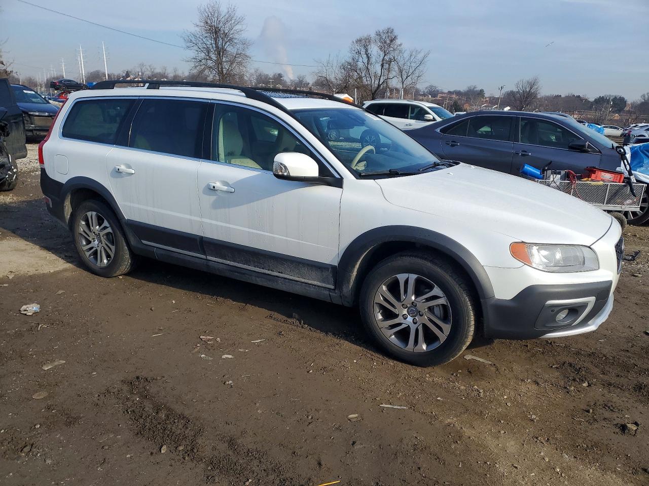 2015 Volvo Xc70 T5 Premier+ White vin: YV440MBC8F1200625