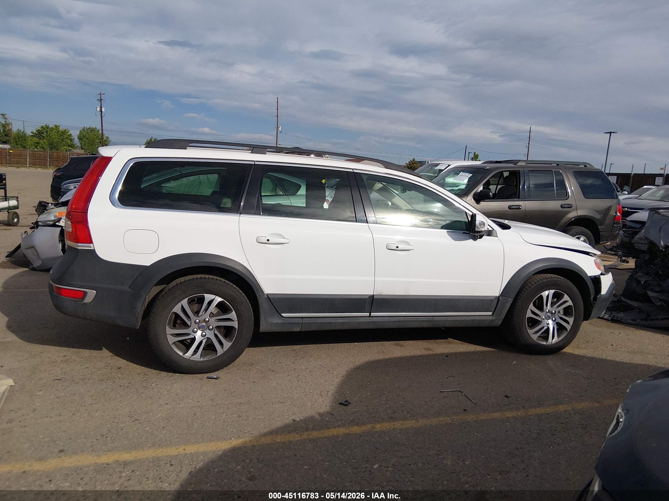 2015 Volvo Xc70 T5 Premier White vin: YV440MBK8F1221658