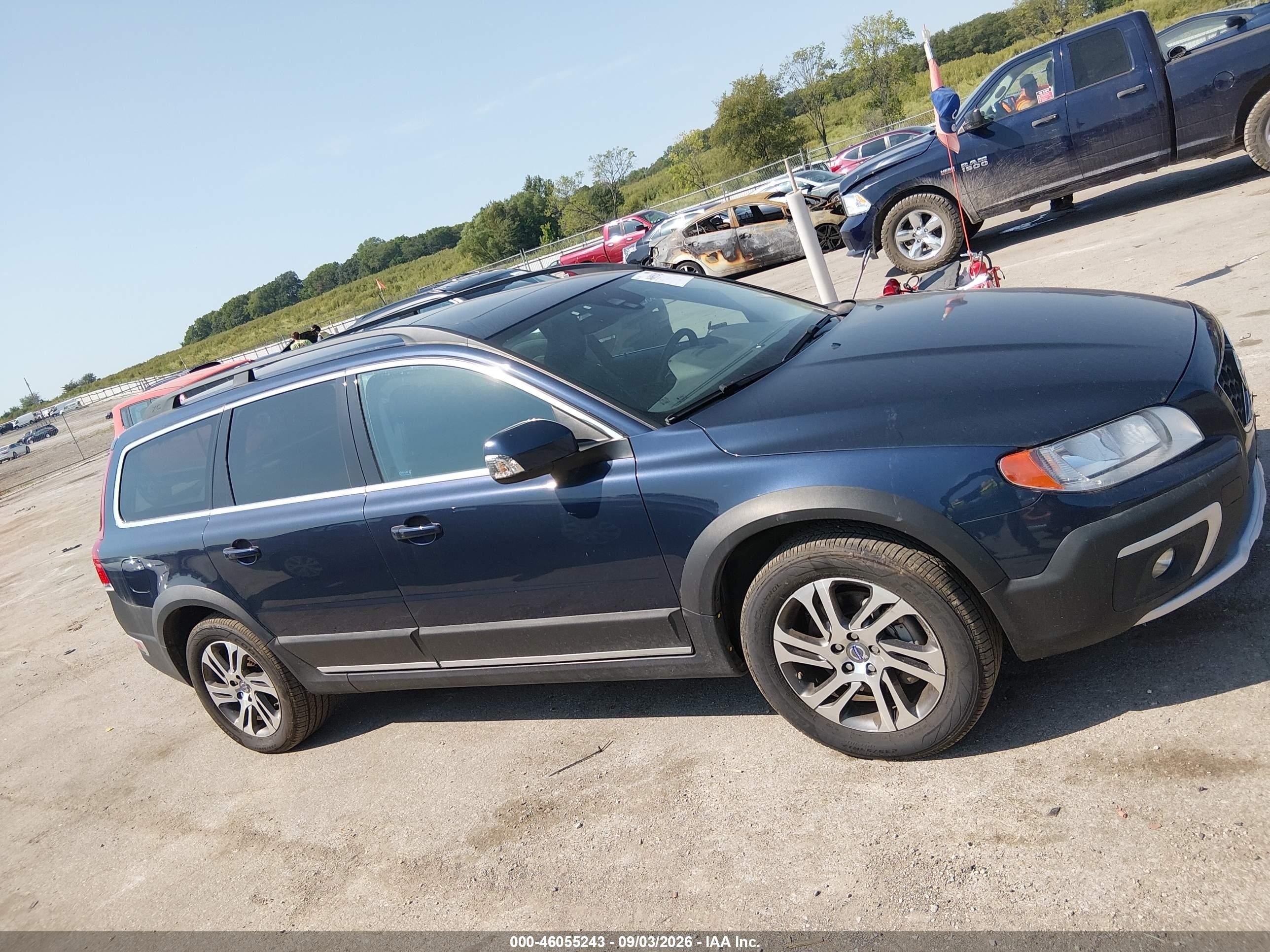 2015 Volvo Xc70 T5 Premier Blue vin: YV440MBK9F1207655
