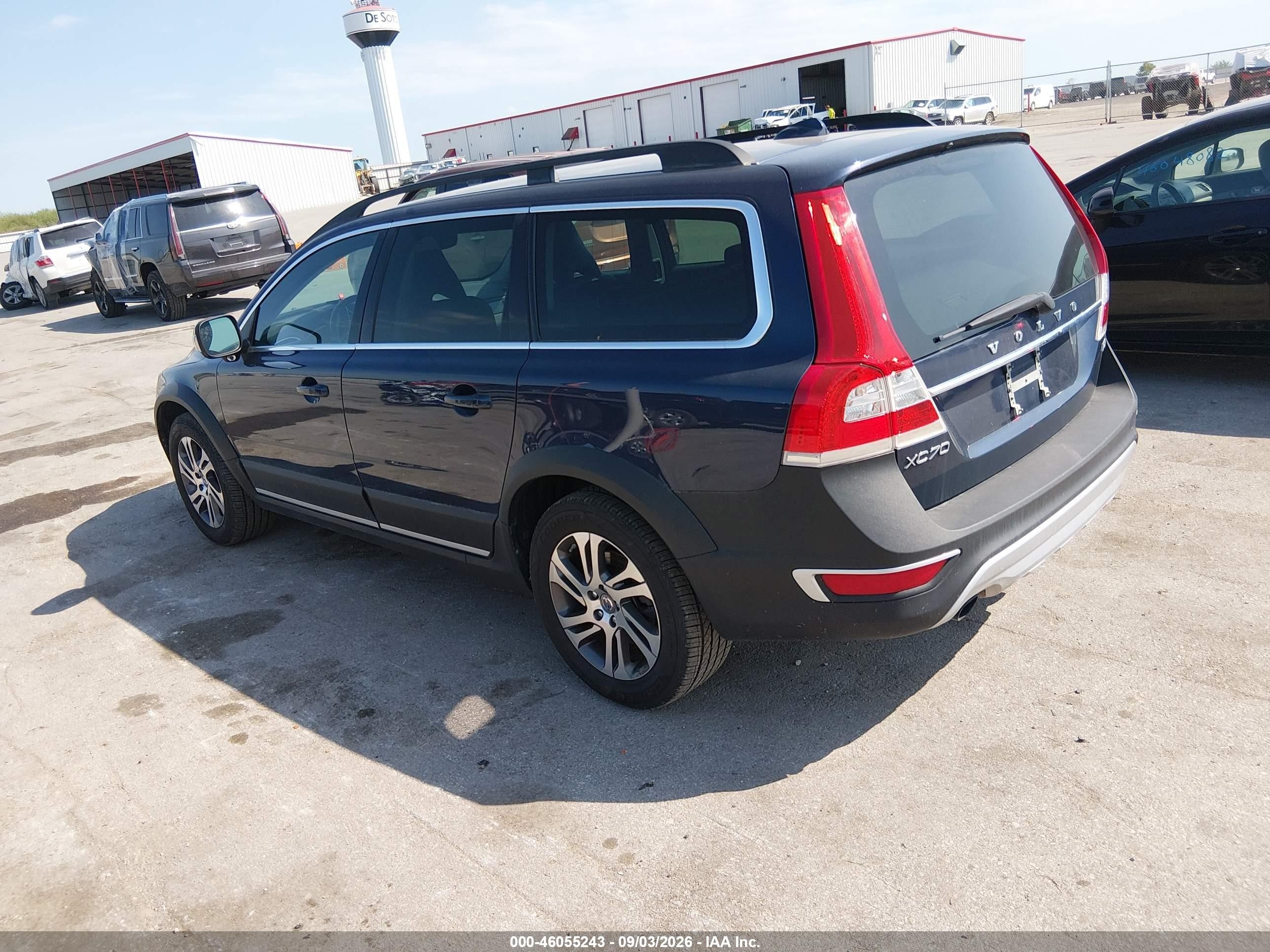 2015 Volvo Xc70 T5 Premier Blue vin: YV440MBK9F1207655