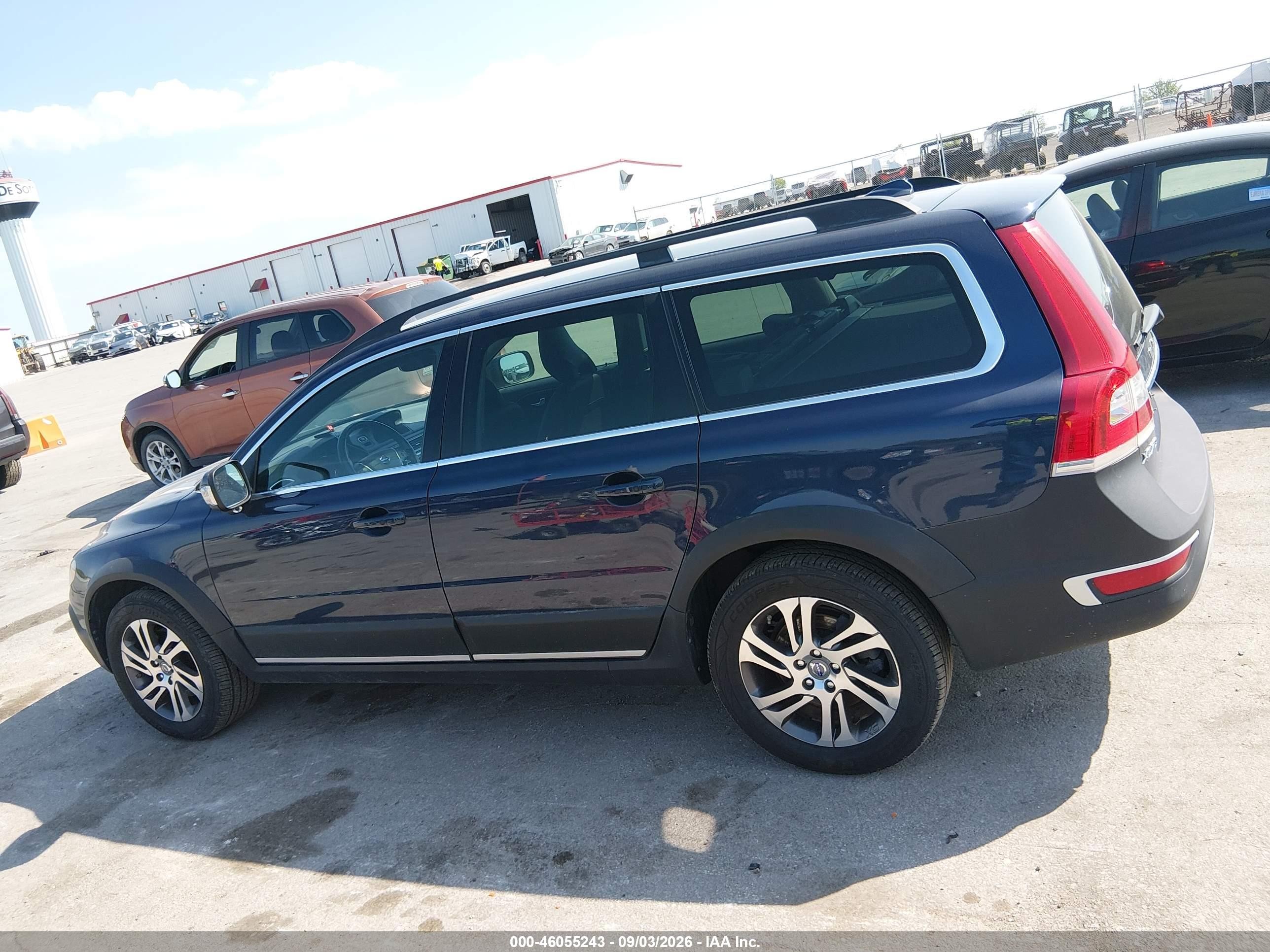 2015 Volvo Xc70 T5 Premier Blue vin: YV440MBK9F1207655