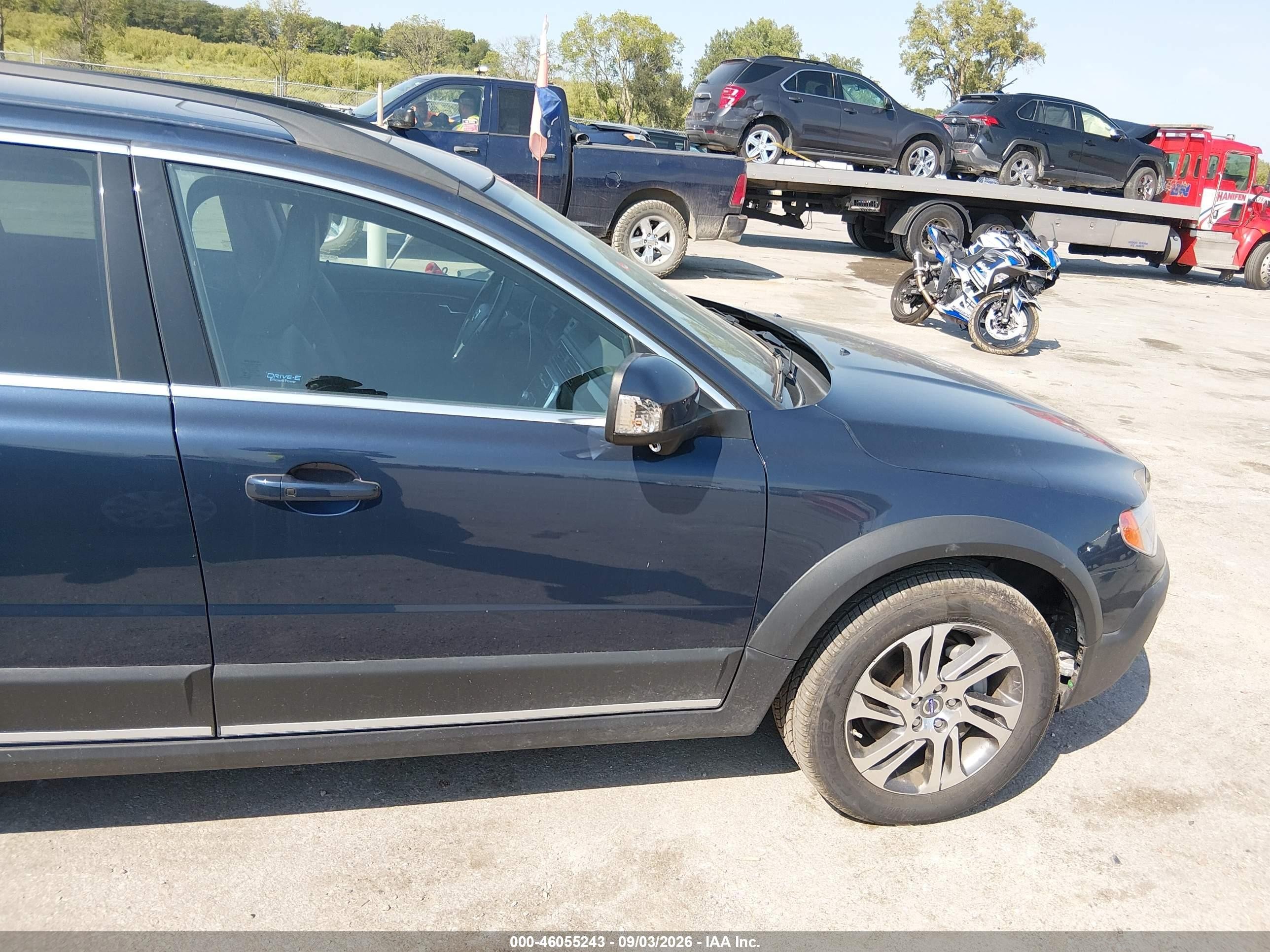 2015 Volvo Xc70 T5 Premier Blue vin: YV440MBK9F1207655