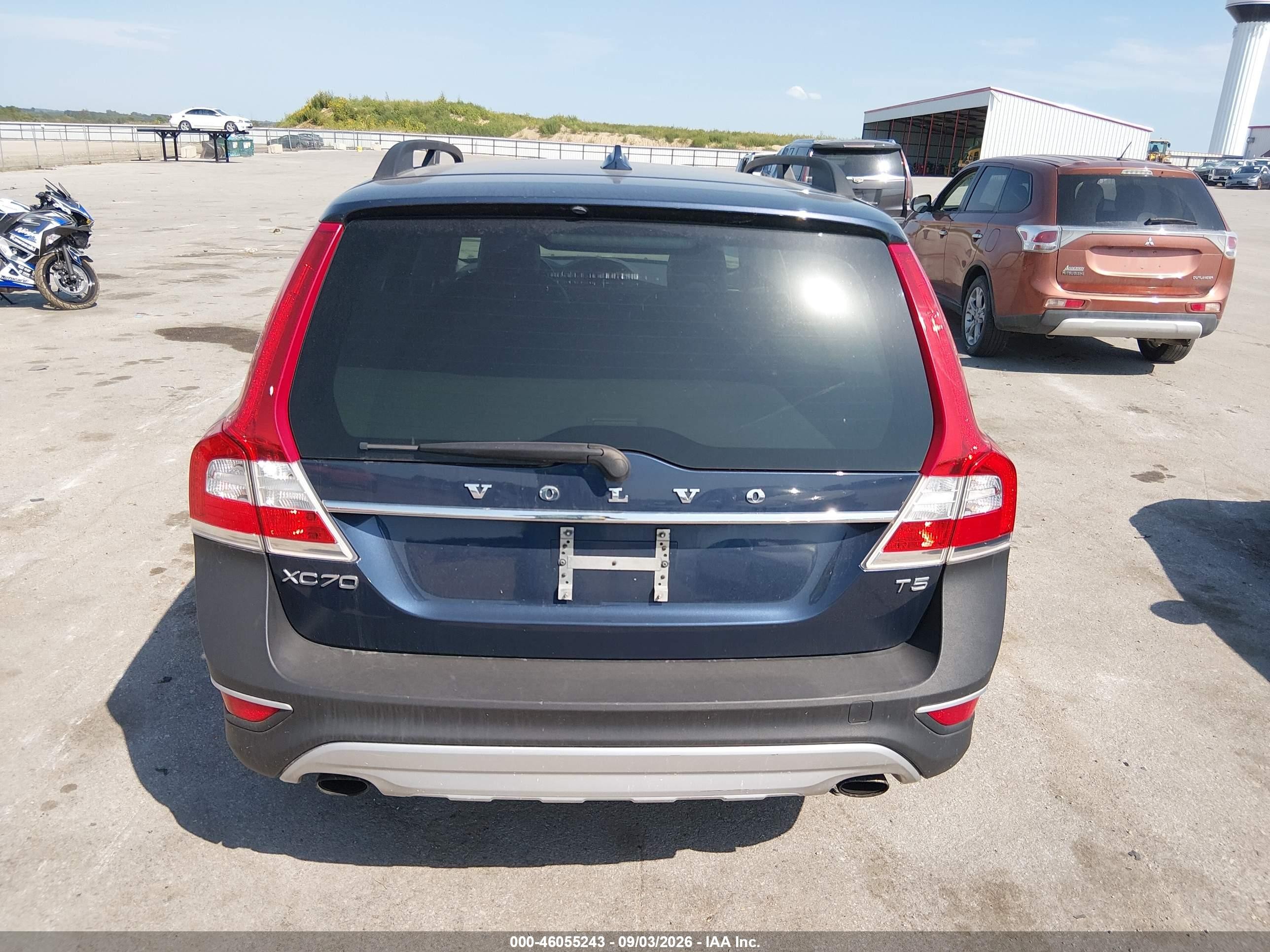 2015 Volvo Xc70 T5 Premier Blue vin: YV440MBK9F1207655