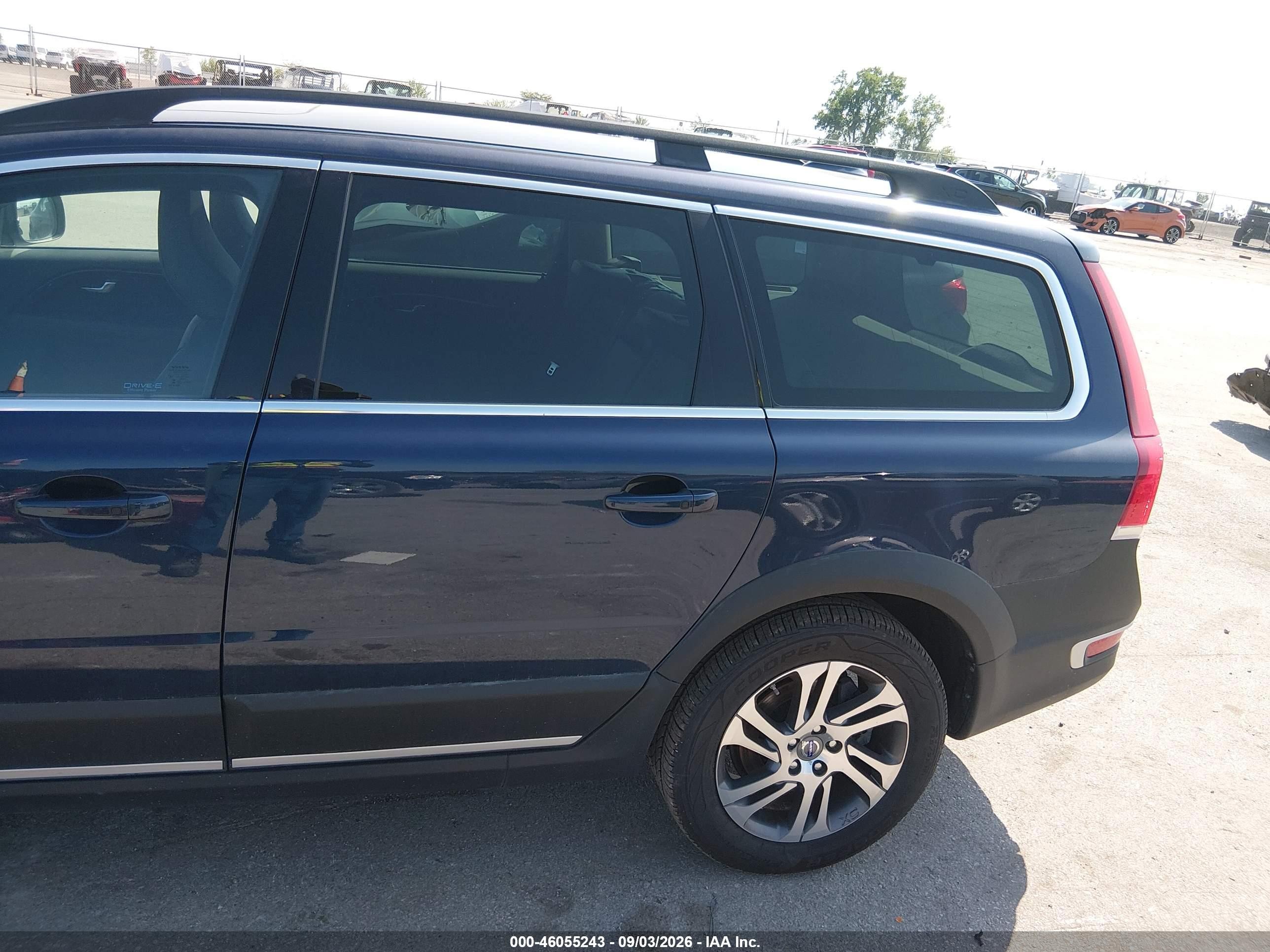 2015 Volvo Xc70 T5 Premier Blue vin: YV440MBK9F1207655