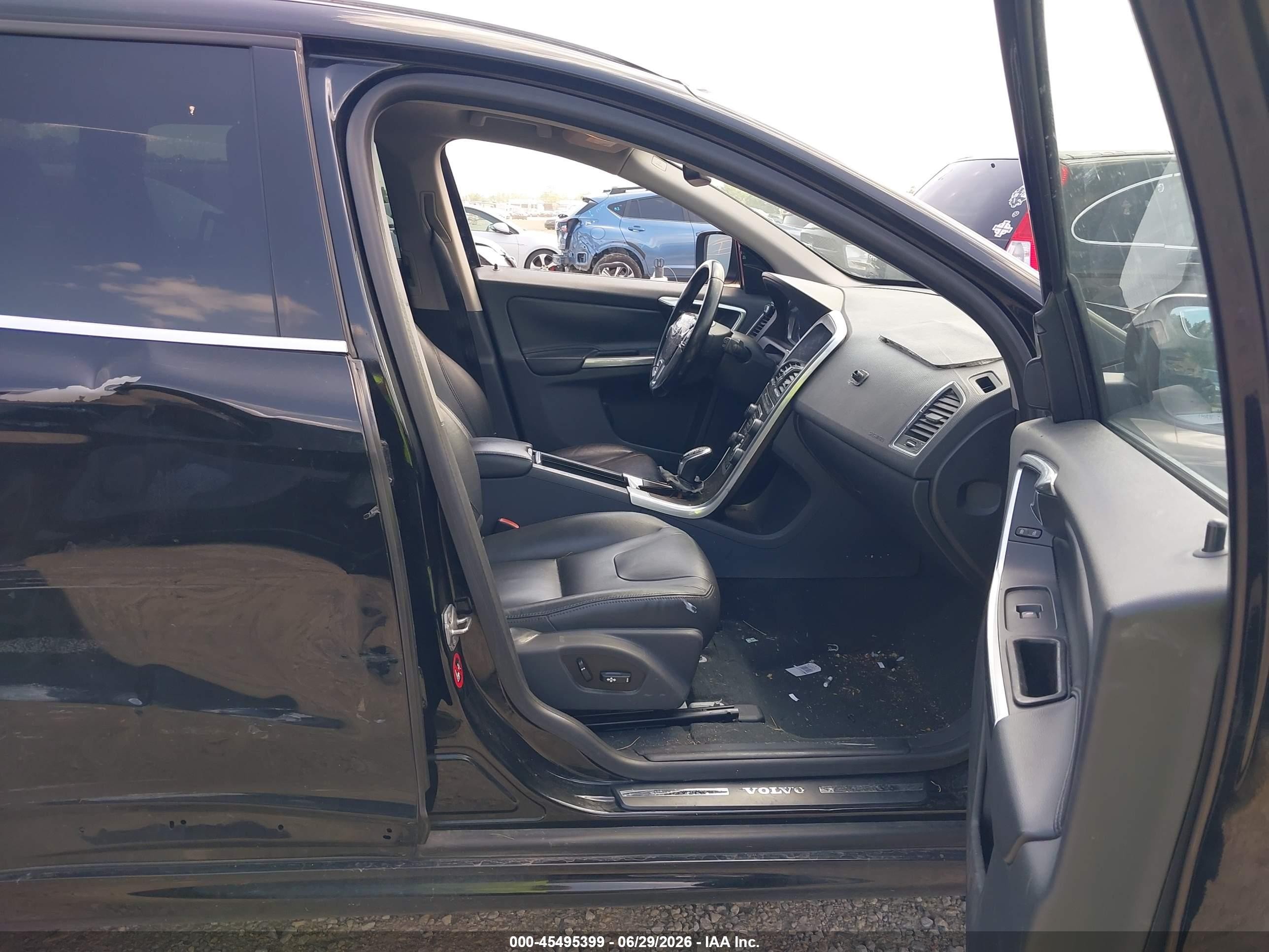 2015 Volvo Xc60 T5 Premier Black vin: YV440MDB6F2621791