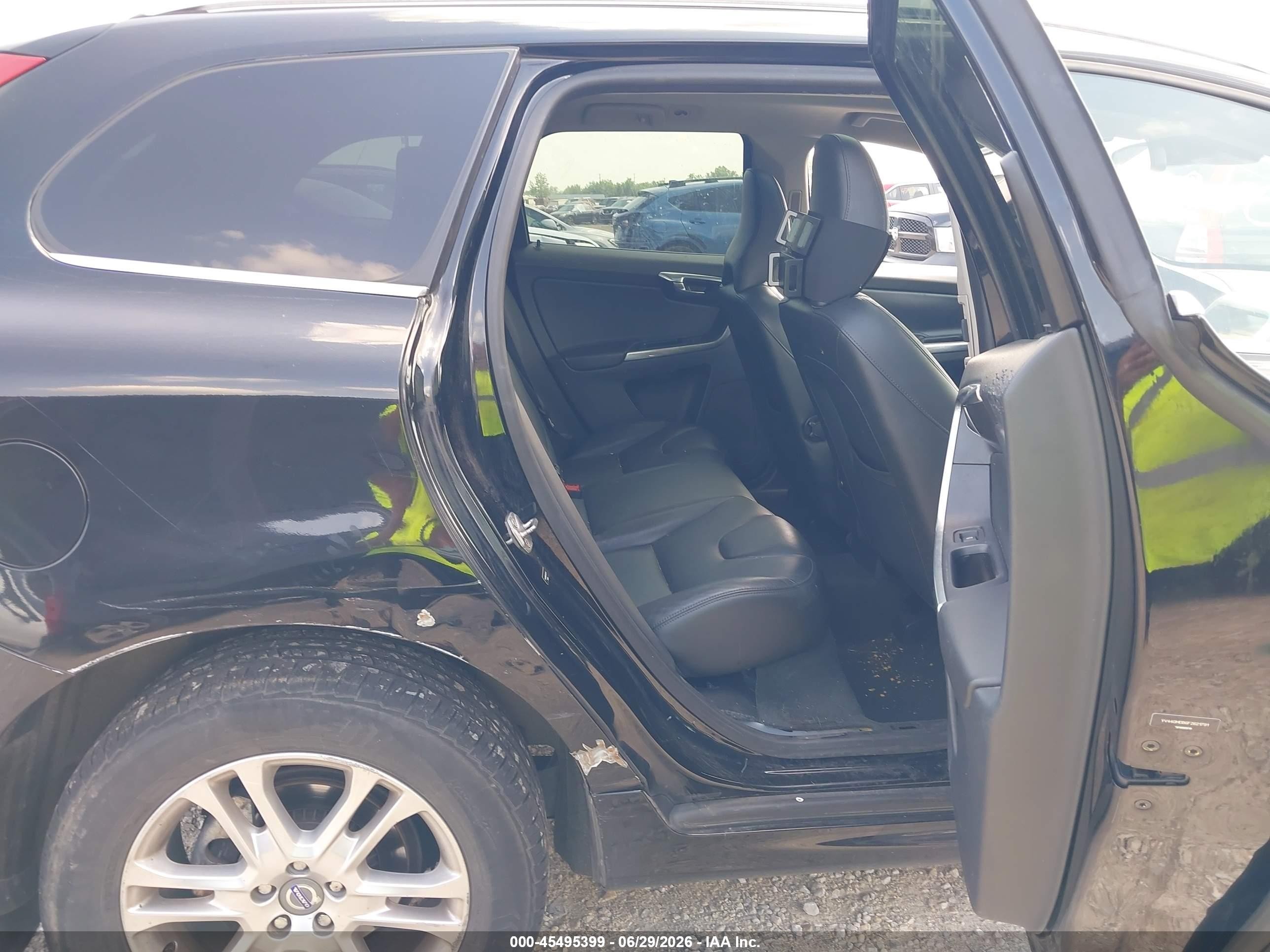 2015 Volvo Xc60 T5 Premier Black vin: YV440MDB6F2621791