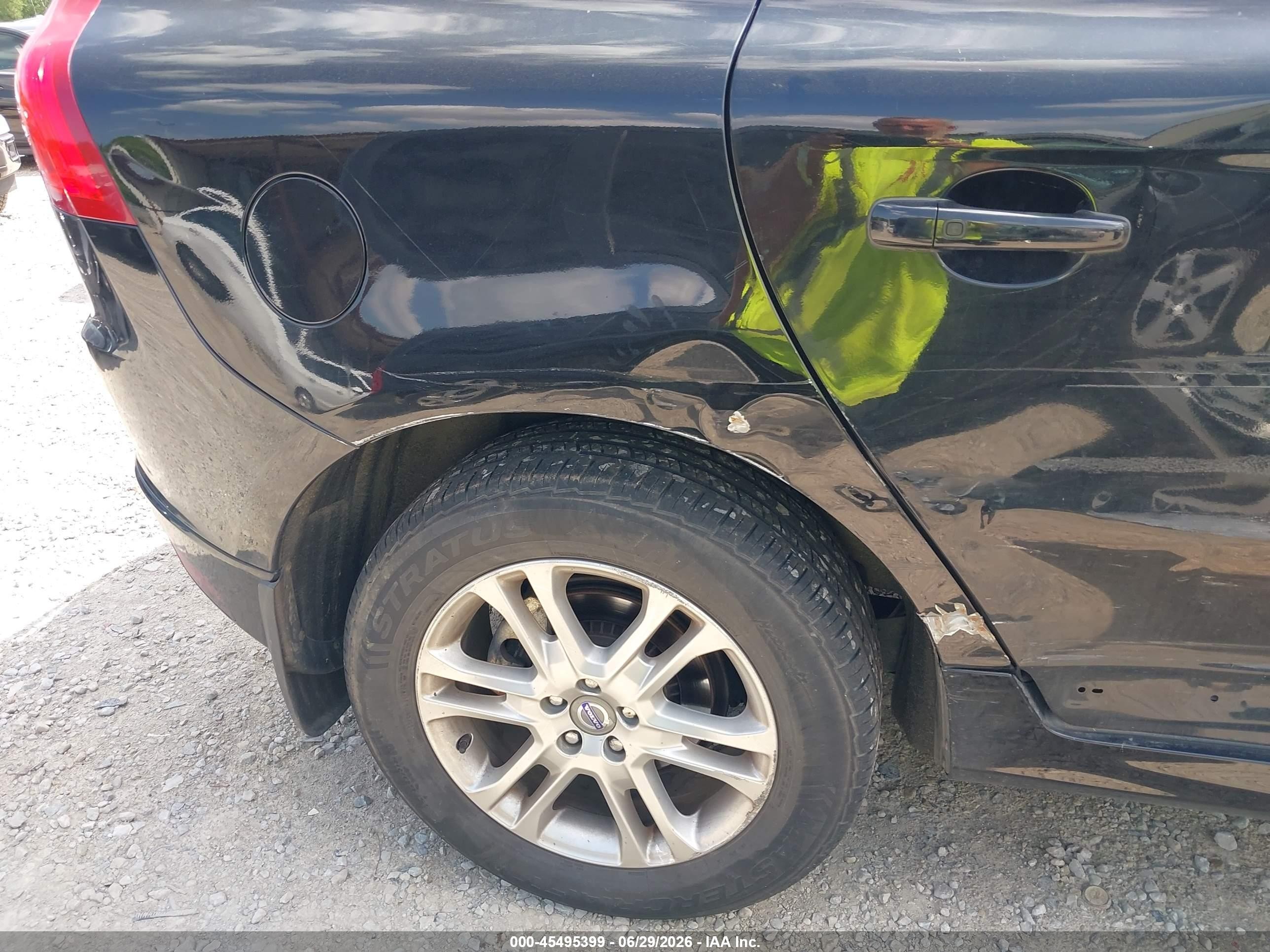 2015 Volvo Xc60 T5 Premier Black vin: YV440MDB6F2621791