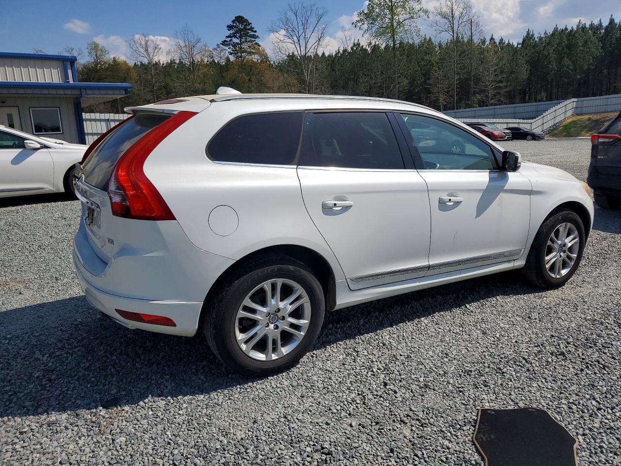 2015 Volvo Xc60 T5 Premier Белый vin: YV440MDB9F2602183