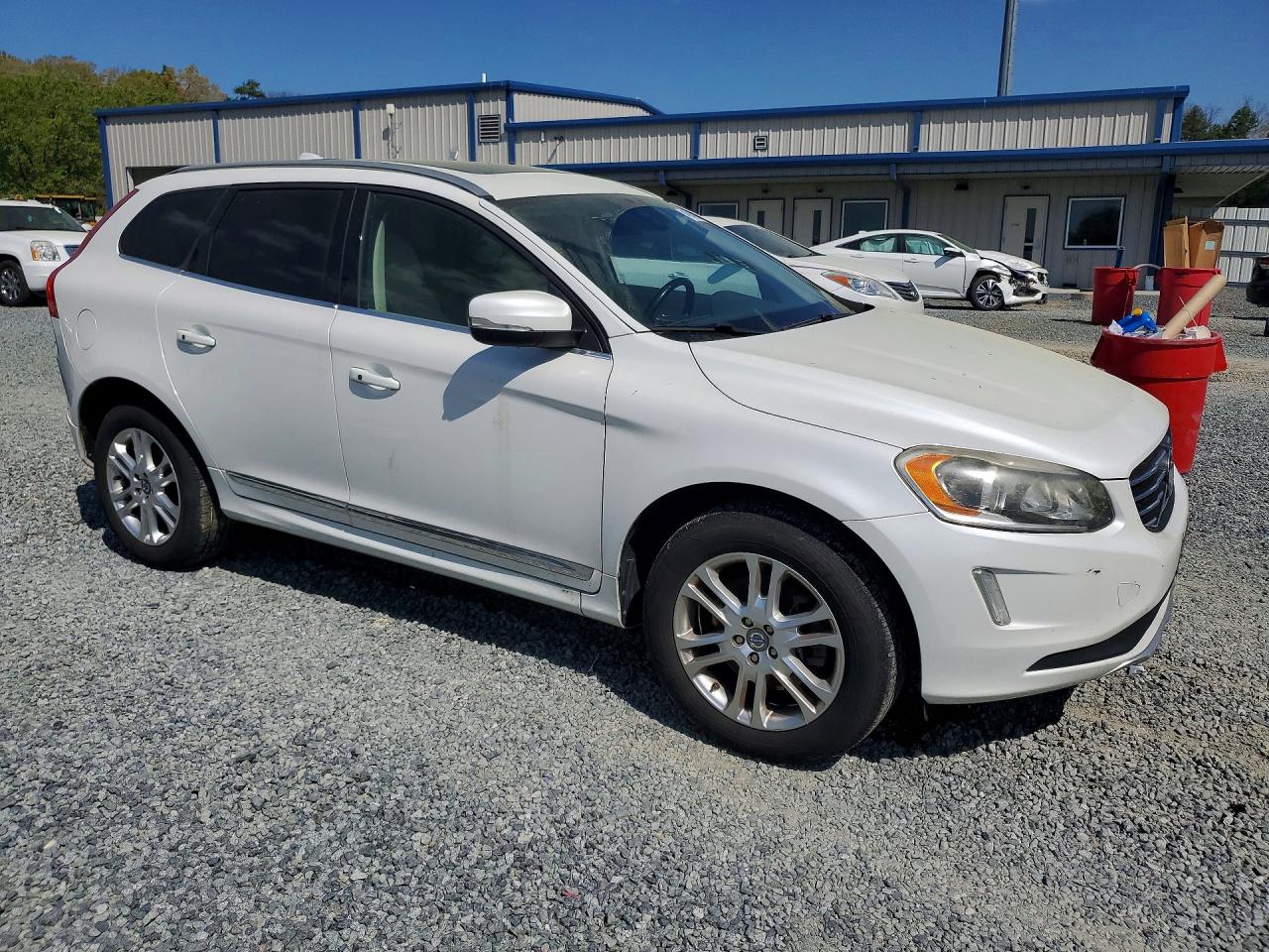2015 Volvo Xc60 T5 Premier Белый vin: YV440MDB9F2602183