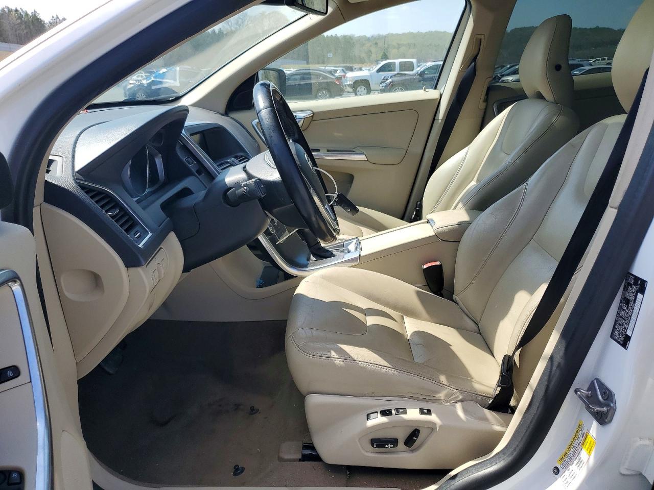 2015 Volvo Xc60 T5 Premier Белый vin: YV440MDB9F2602183