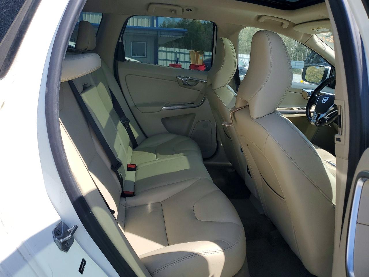 2015 Volvo Xc60 T5 Premier Белый vin: YV440MDB9F2602183