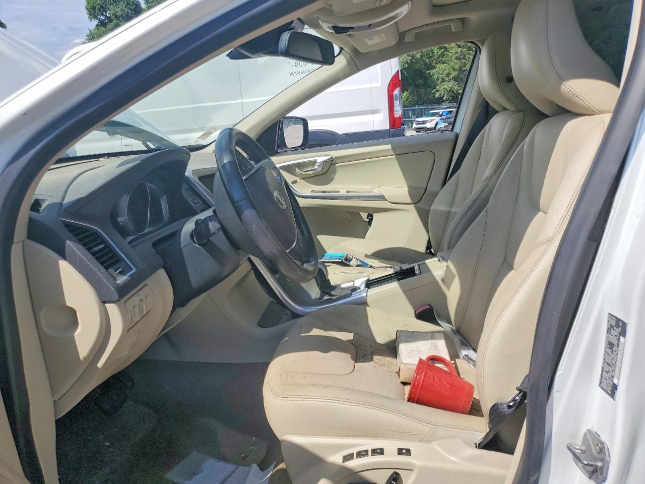 2015 Volvo Xc60 T5 Premier+ White vin: YV440MDC8F2608159