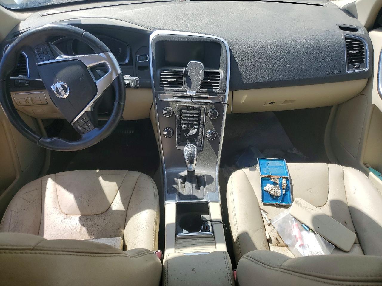 2015 Volvo Xc60 T5 Premier+ White vin: YV440MDC8F2608159