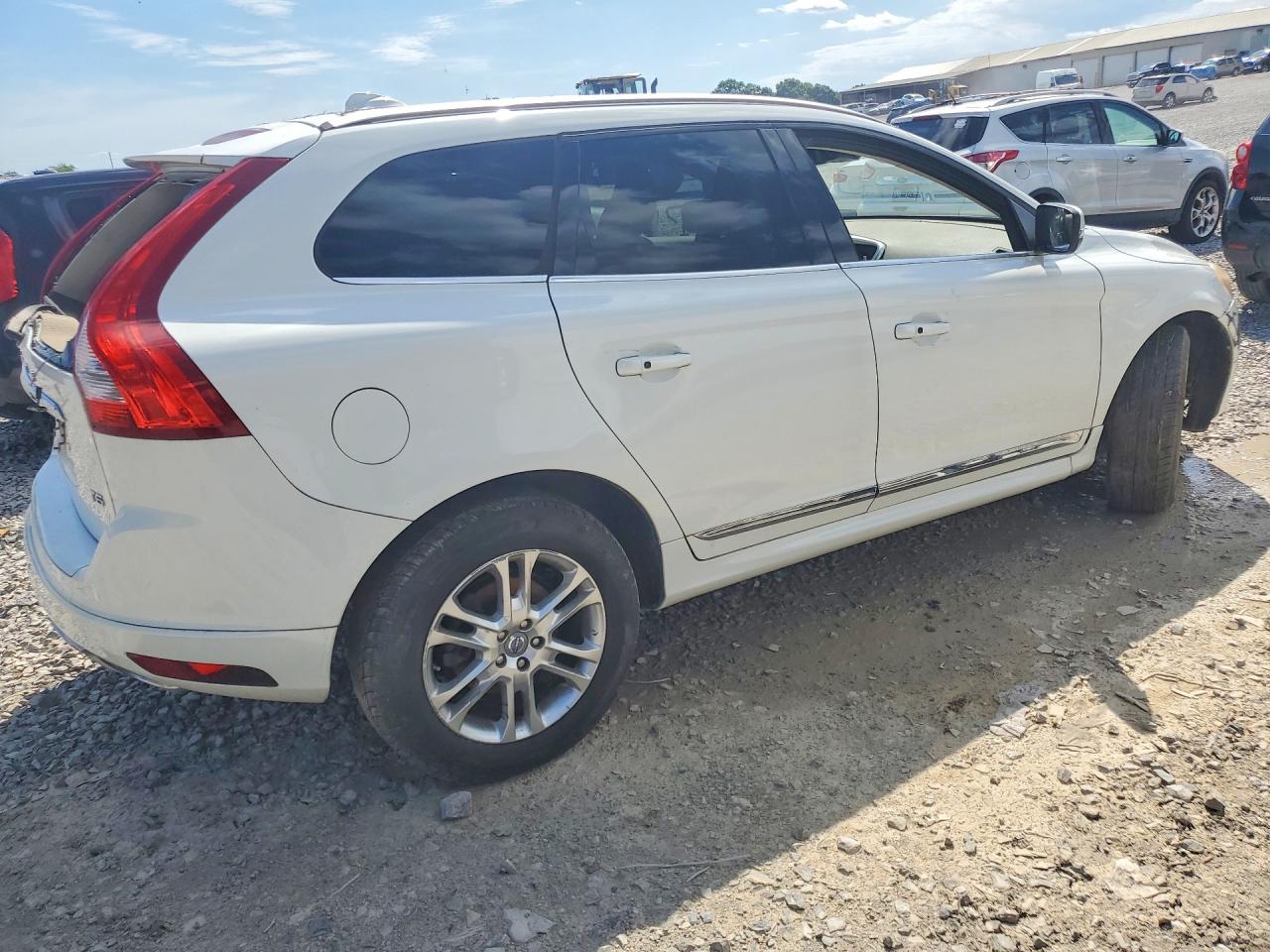 2015 Volvo Xc60 T5 Premier+ White vin: YV440MDC8F2608159