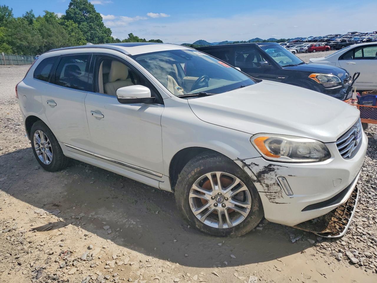 2015 Volvo Xc60 T5 Premier+ White vin: YV440MDC8F2608159