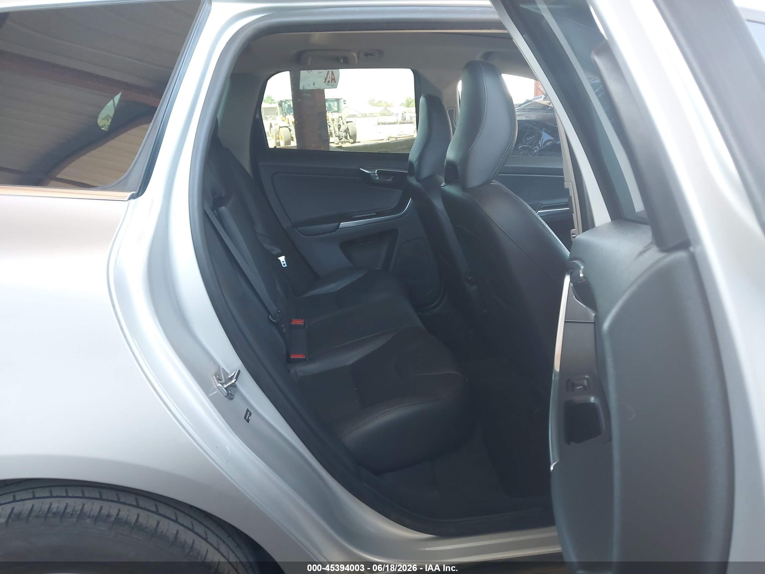 2015 Volvo Xc60 T5 Premier Plus Silver vin: YV440MDC9F2615976