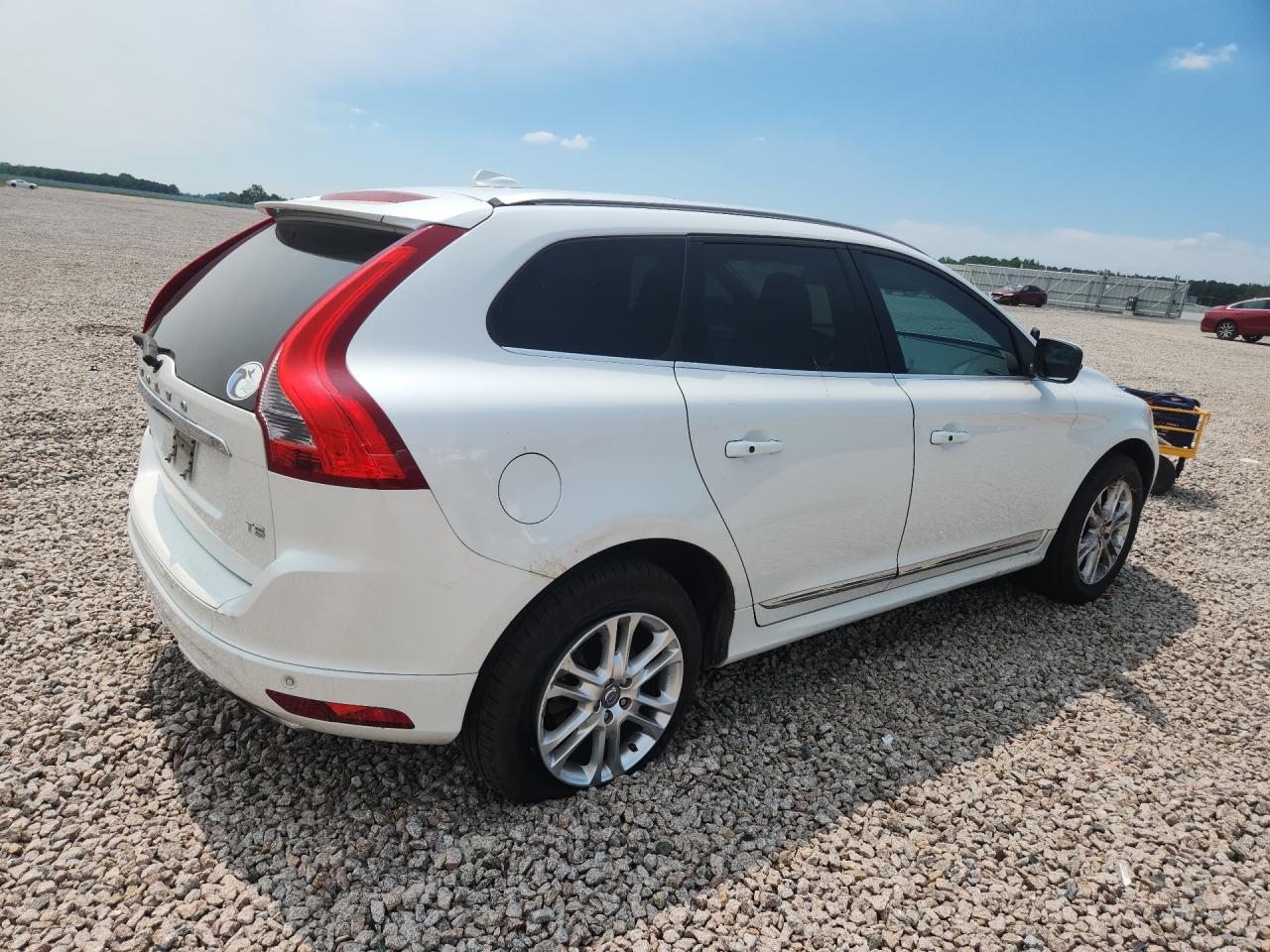 2015 Volvo Xc60 T5 Premier+ White vin: YV440MDCXF2587413