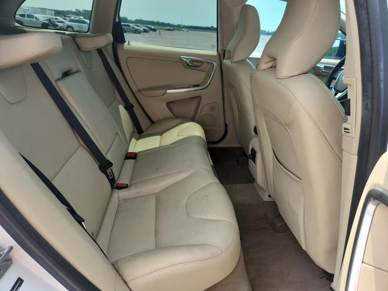 2015 Volvo Xc60 T5 Premier+ White vin: YV440MDCXF2587413