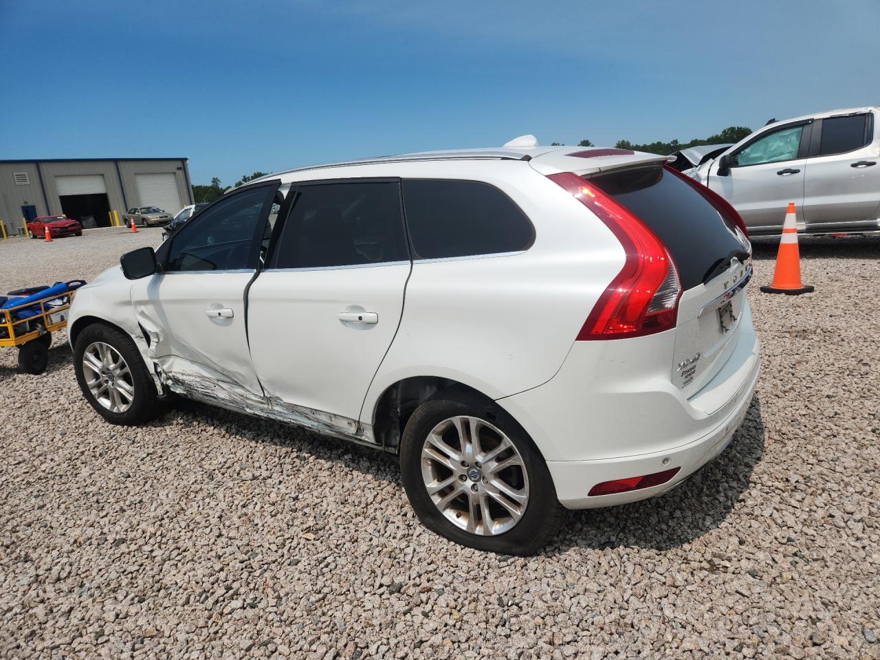 2015 Volvo Xc60 T5 Premier+ White vin: YV440MDCXF2587413