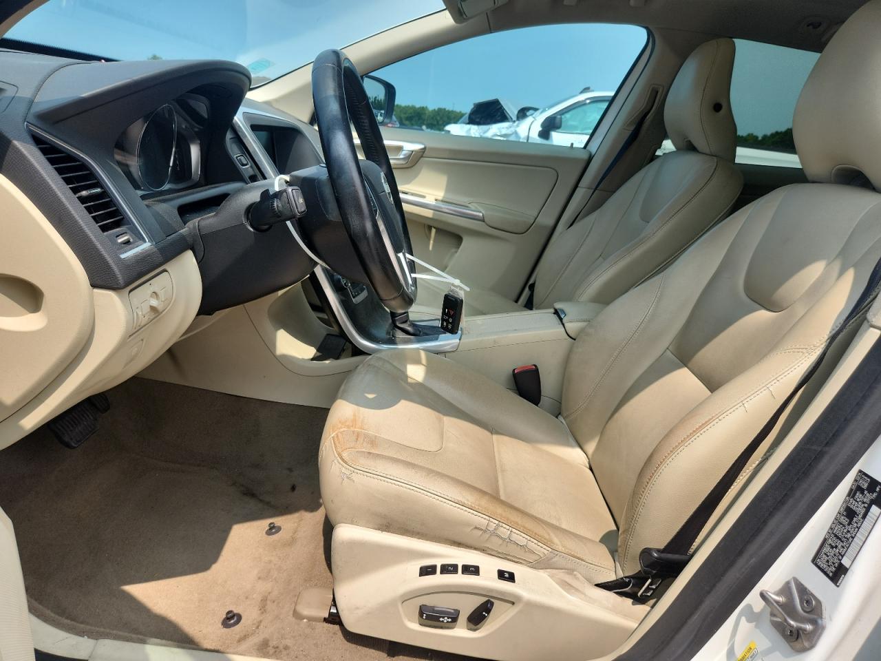 2015 Volvo Xc60 T5 Premier+ White vin: YV440MDCXF2587413