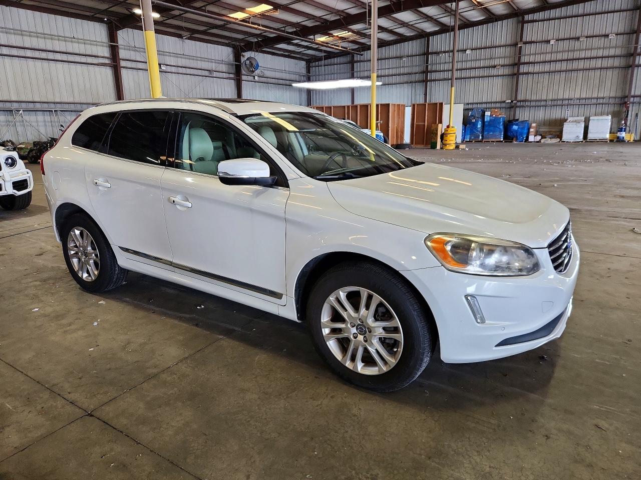 2015 Volvo Xc60 T5 Platinum White vin: YV440MDD2F2618422