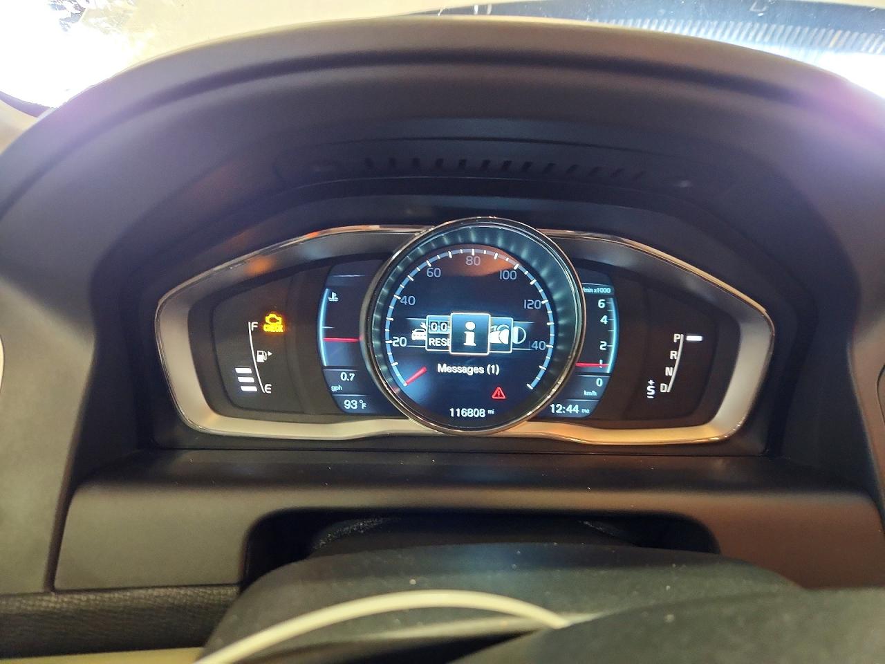 2015 Volvo Xc60 T5 Platinum White vin: YV440MDD2F2618422