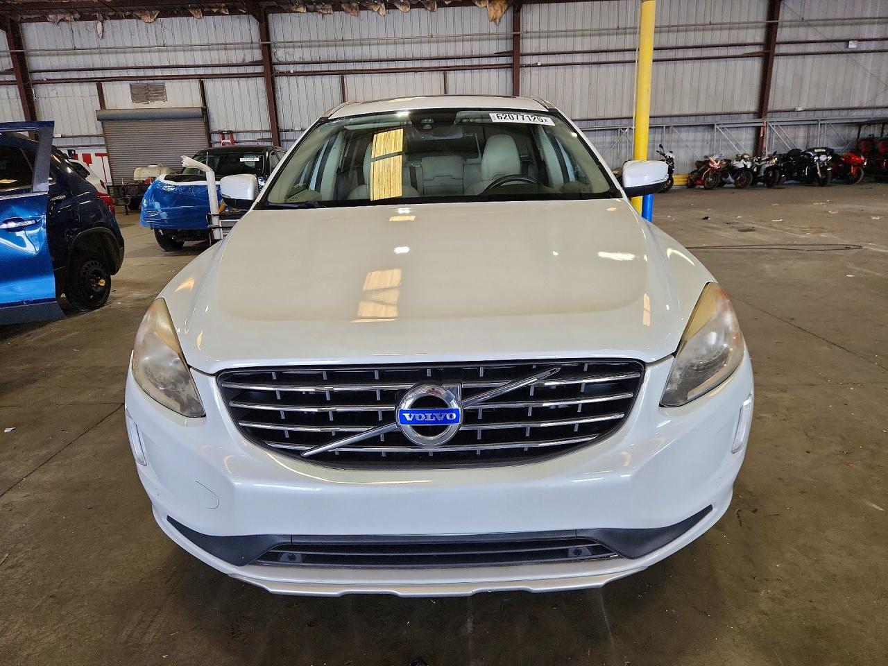 2015 Volvo Xc60 T5 Platinum White vin: YV440MDD2F2618422