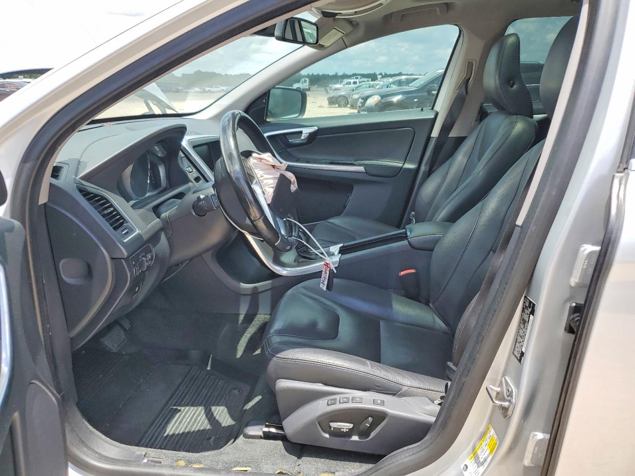 2015 Volvo Xc60 T5 Platinum Silver vin: YV440MDDXF2600539