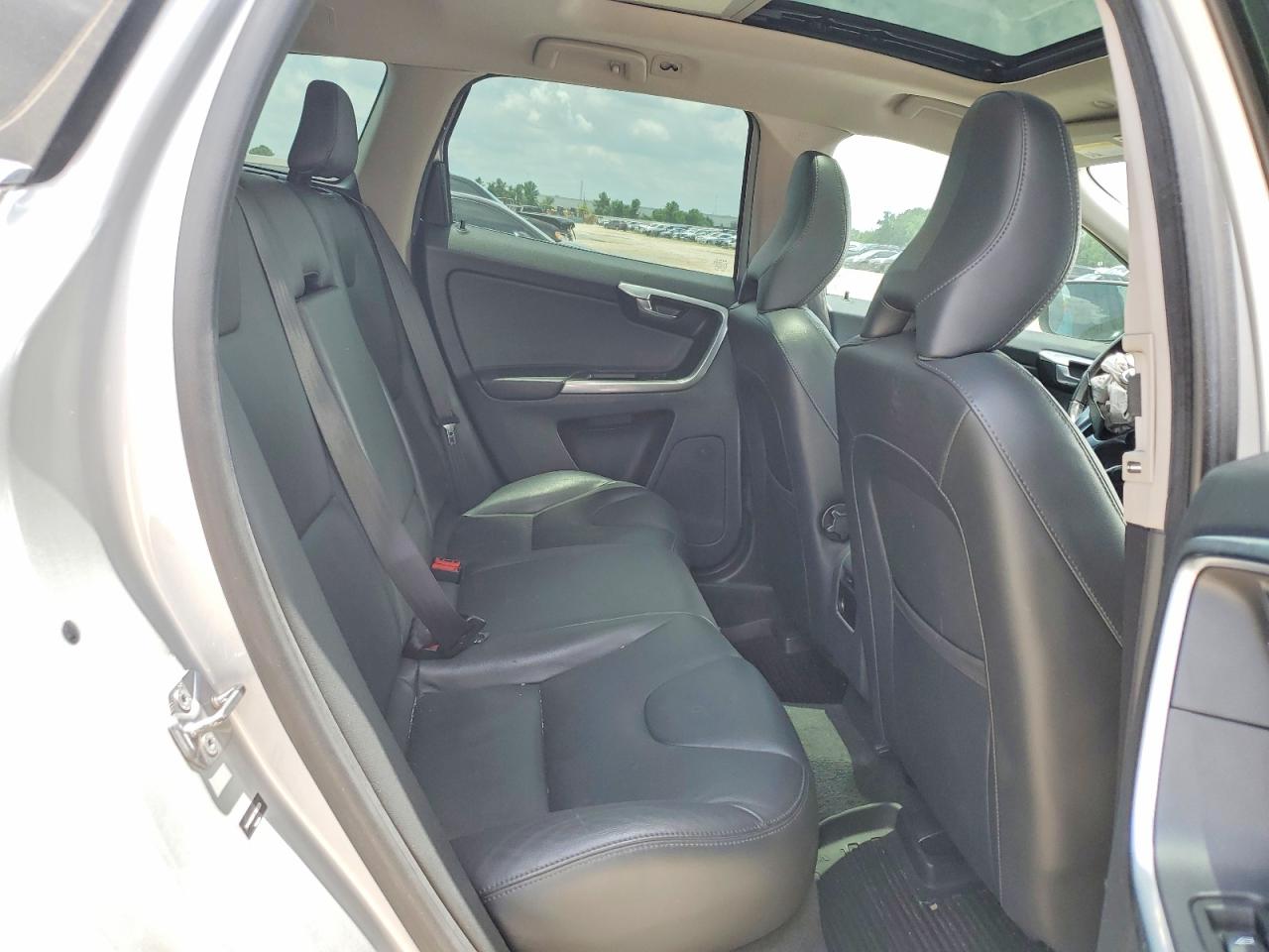 2015 Volvo Xc60 T5 Platinum Silver vin: YV440MDDXF2600539