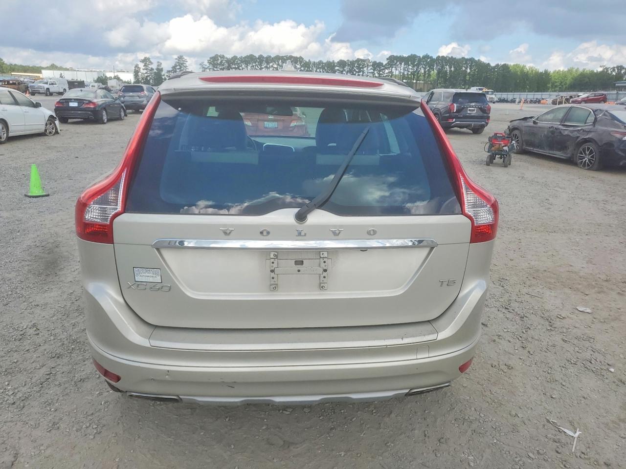 2017 Volvo Xc60 T5 Желто-коричневый vin: YV440MDJ5H2093588