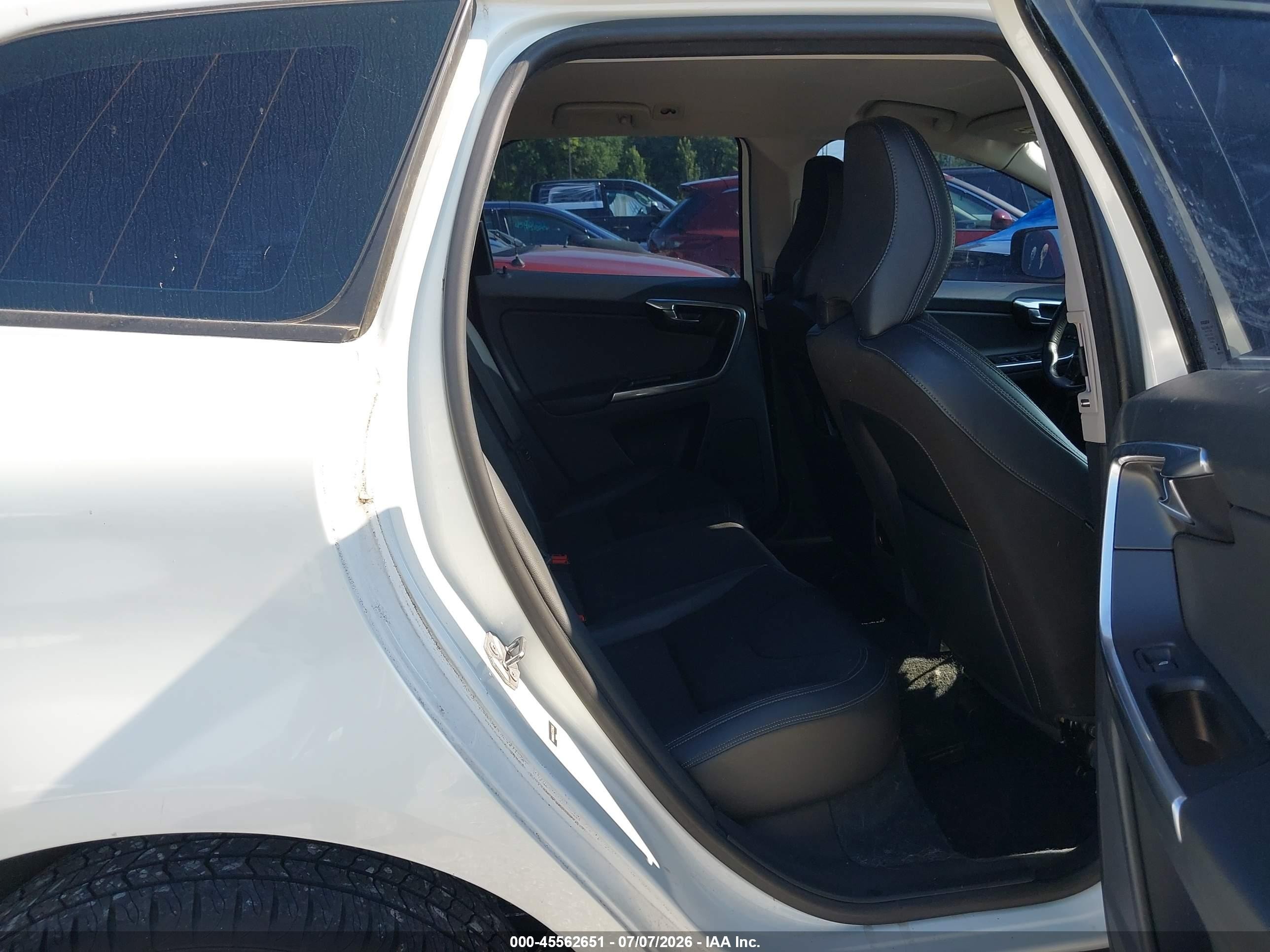 2015 Volvo Xc60 T5 White vin: YV440MDJ7F2729635