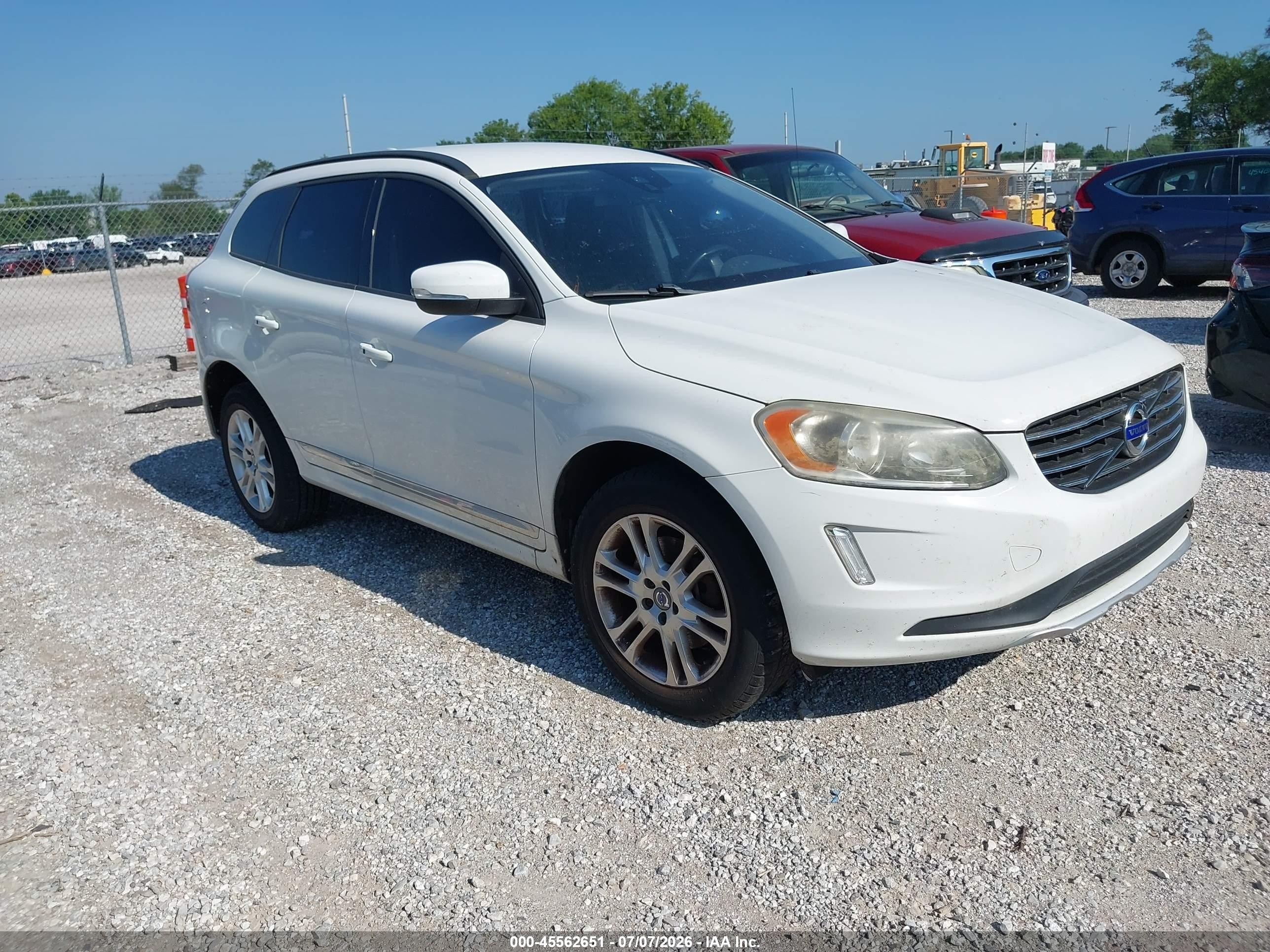2015 Volvo Xc60 T5 Белый vin: YV440MDJ7F2729635