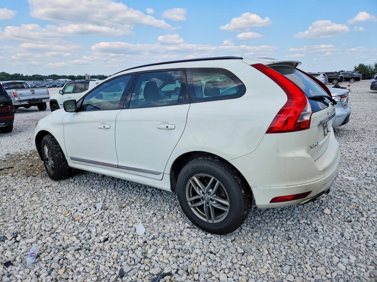 2015 Volvo Xc60 T5 White vin: YV440MDJ9F2680311