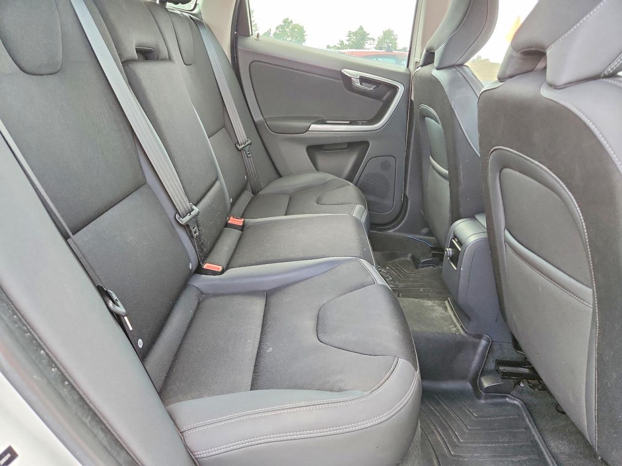 2015 Volvo Xc60 T5 White vin: YV440MDJ9F2680311