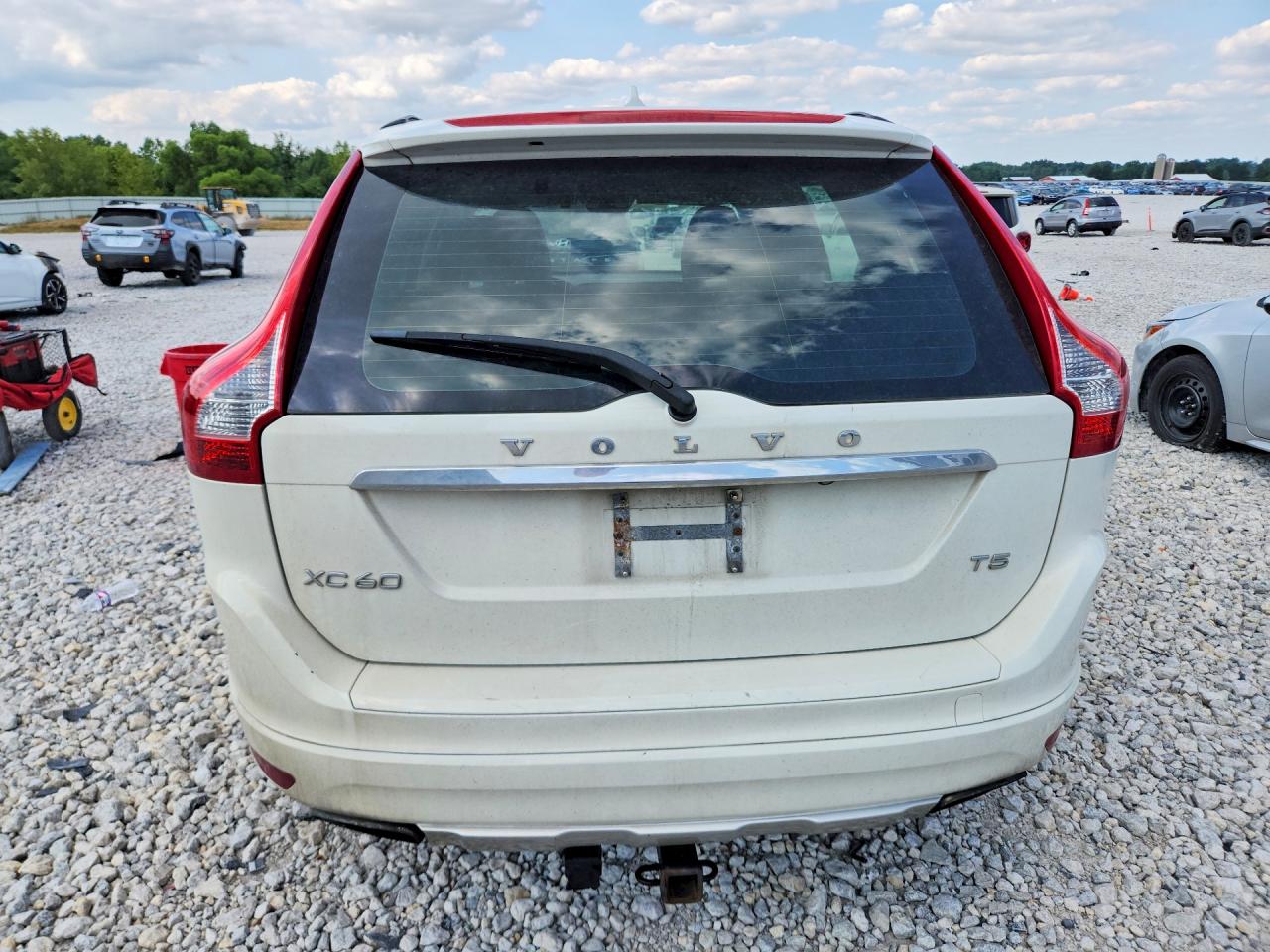2015 Volvo Xc60 T5 White vin: YV440MDJ9F2680311