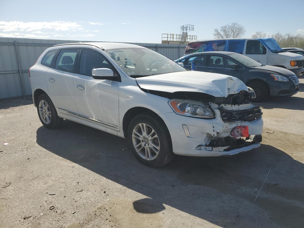 2015 Volvo Xc60 White vin: YV440MDJXF2680270