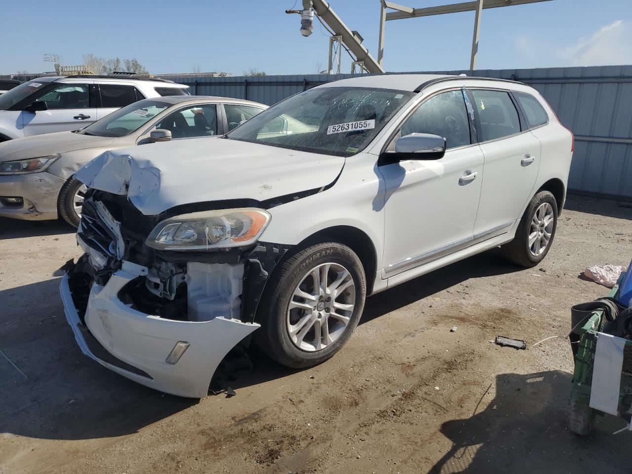 2015 Volvo Xc60 White vin: YV440MDJXF2680270