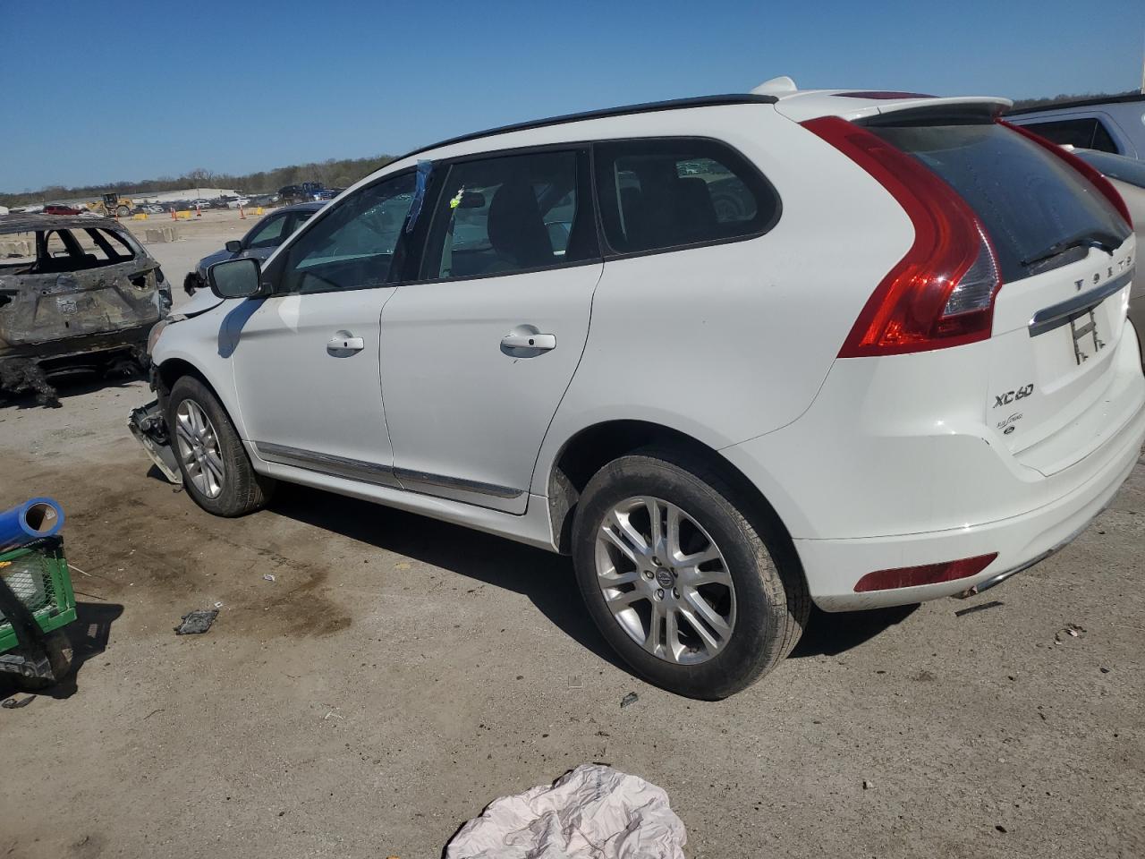 2015 Volvo Xc60 White vin: YV440MDJXF2680270