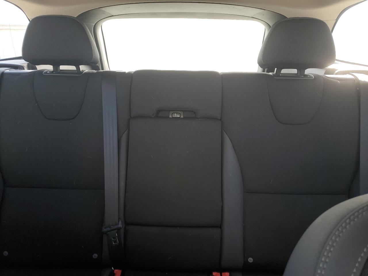 2015 Volvo Xc60 White vin: YV440MDJXF2680270