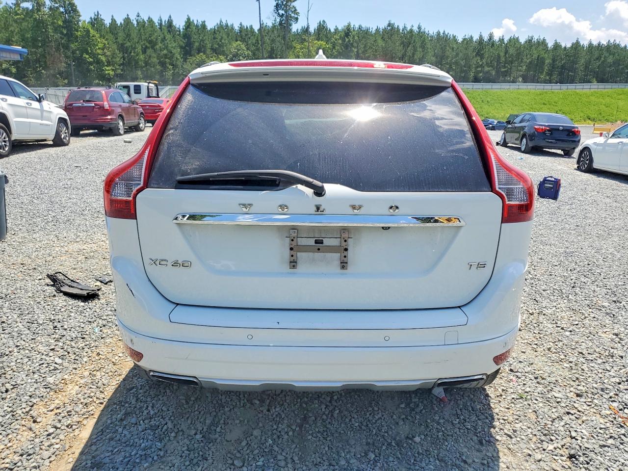 2015 Volvo Xc60 T5 Premier White vin: YV440MDK0F2741621