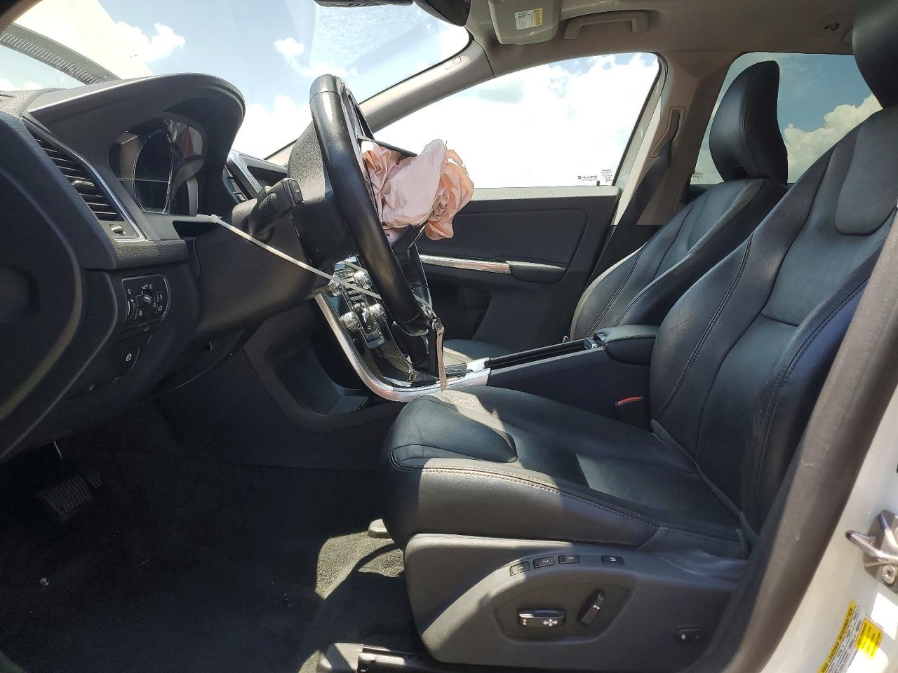 2015 Volvo Xc60 T5 Premier White vin: YV440MDK0F2741621