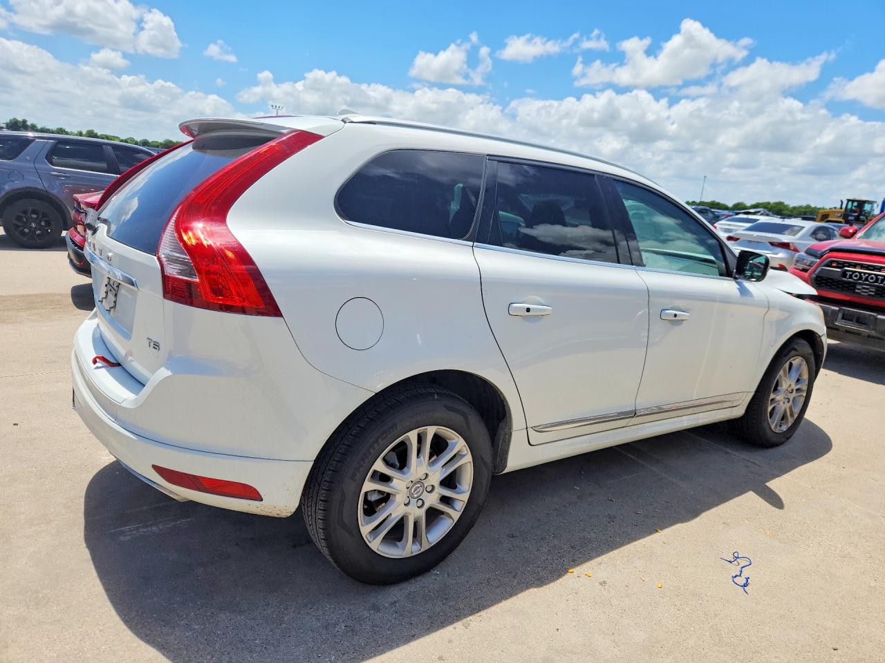 2016 Volvo Xc60 T5 Premier White vin: YV440MDK0G2795552