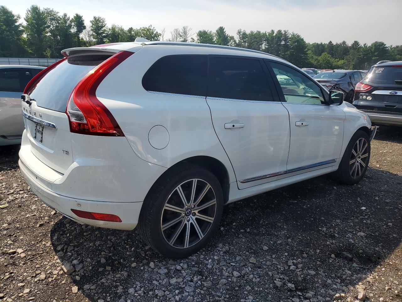 2016 Volvo Xc60 T5 Premier Белый vin: YV440MDK1G2789842