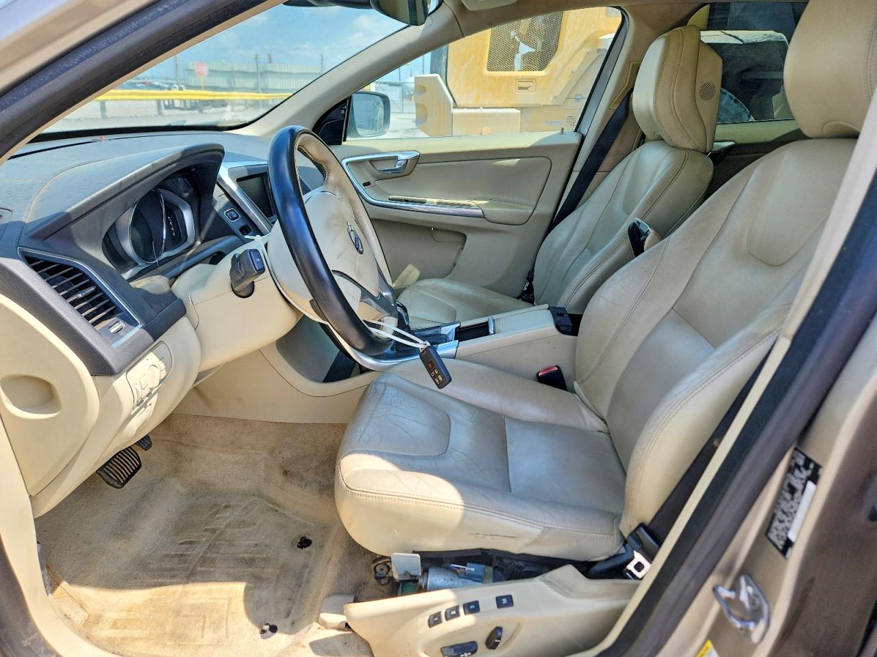 2015 Volvo Xc60 T5 Premier Tan vin: YV440MDK3F2649628