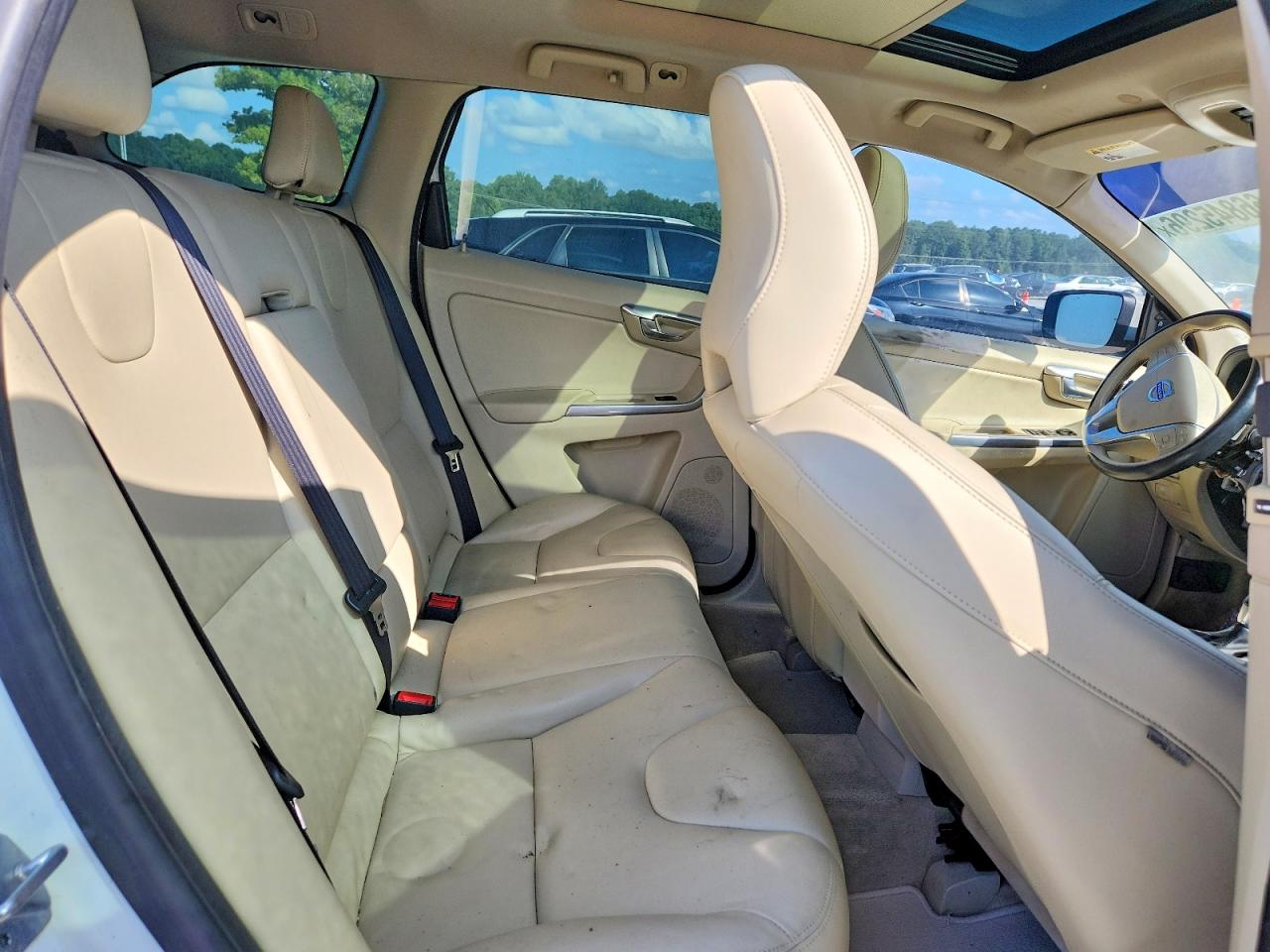 2015 Volvo Xc60 T5 Premier White vin: YV440MDK3F2693502