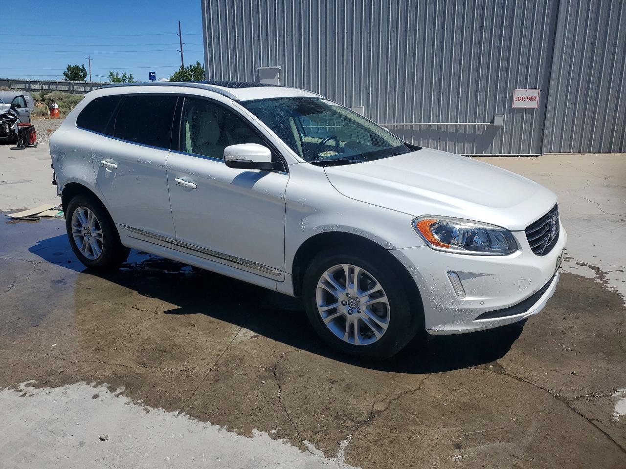 2015 Volvo Xc60 T5 Premier White vin: YV440MDK4F2721002