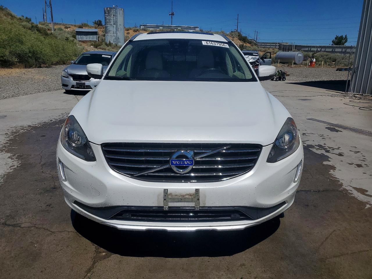 2015 Volvo Xc60 T5 Premier White vin: YV440MDK4F2721002
